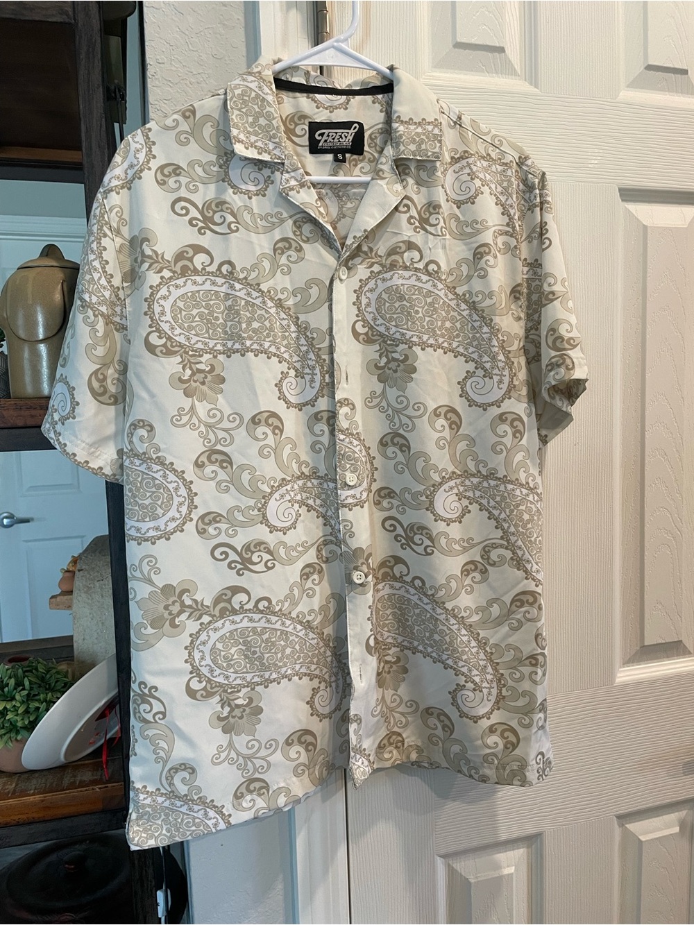 FRESH by Drill Clothing CO button up Beige Paisley print Men’s Sm Casual Shirt